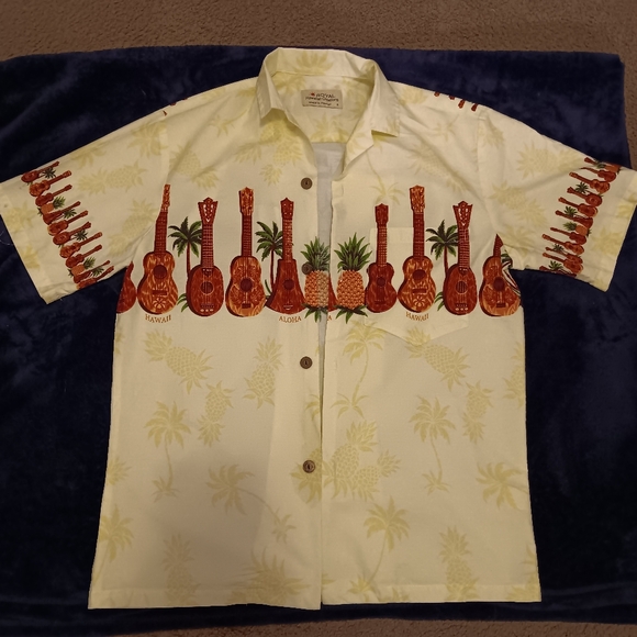 Royal Hawaiian Creations Button Up cotton  Ukelele and Pineapple - Picture 3 of 4
